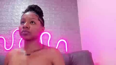 Snapshot of evans_susana chatting on 22, 9, 2025 Evan and Susan online show from 22, 9, 2025