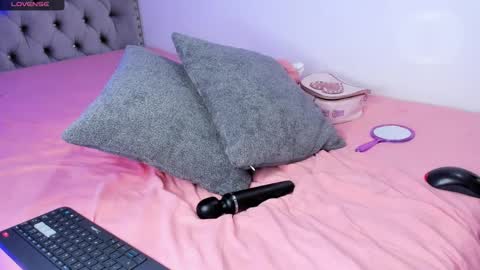 Eva Olimpo online show from 8, 4, 2026