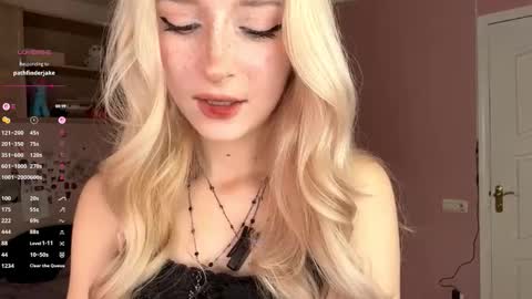 Snapshot of evaqt chatting on 14, 11, 2025 Eva online show from 14, 11, 2025