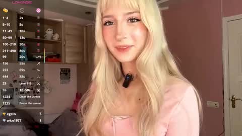 Snapshot of evaqt chatting on 26, 11, 2025 Eva online show from 26, 11, 2025