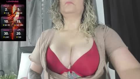 Snapshot of evasaenz21 chatting on 11, 10, 2025 evasaenz online show from 11, 10, 2025