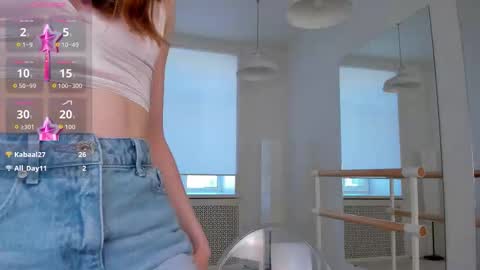 Snapshot of evaselin chatting on 12, 9, 2025 Eva online show from 12, 9, 2025