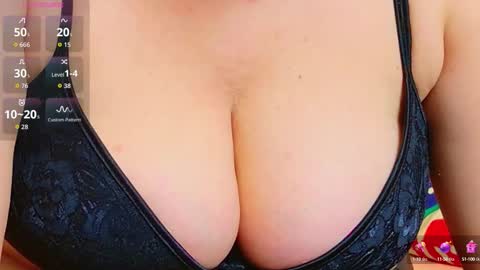 Snapshot of evasinclairr chatting on 22, 10, 2025 evasinclairr online show from 22, 10, 2025