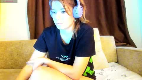 Snapshot of evasunshine18 chatting on 13, 9, 2025 Eva online show from 13, 9, 2025