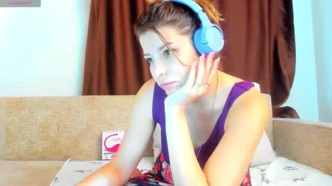 Snapshot of evasunshine18 chatting on 15, 9, 2025 Eva online show from 15, 9, 2025