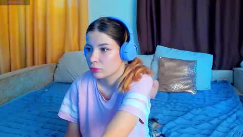 Snapshot of evasunshine18 chatting on 25, 11, 2025 Eva online show from 25, 11, 2025