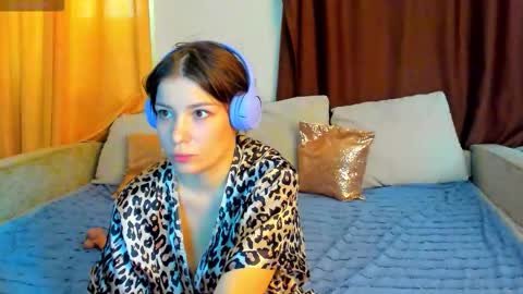 Snapshot of evasunshine18 chatting on 26, 11, 2025 Eva online show from 26, 11, 2025