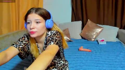 Snapshot of evasunshine18 chatting on 27, 11, 2025 Eva online show from 27, 11, 2025