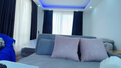 Snapshot of evasweet__ chatting on 20, 10, 2025 EVA LUNA online show from 20, 10, 2025