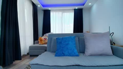 Snapshot of evasweet__ chatting on 7, 11, 2025 EVA LUNA online show from 7, 11, 2025