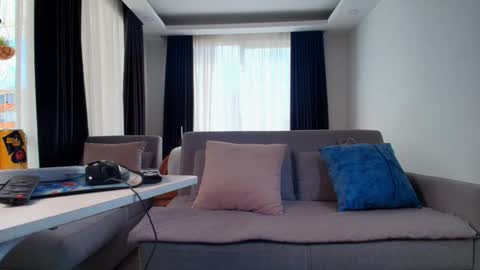 Snapshot of evasweet__ chatting on 14, 12, 2025 EVA LUNA online show from 14, 12, 2025