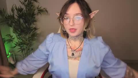 Snapshot of evathewitcher chatting on 6, 6, 2026 EvaTheWitcher online show from 6, 6, 2026
