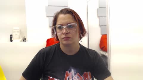 Eva Twiss online show from 6, 11, 2025