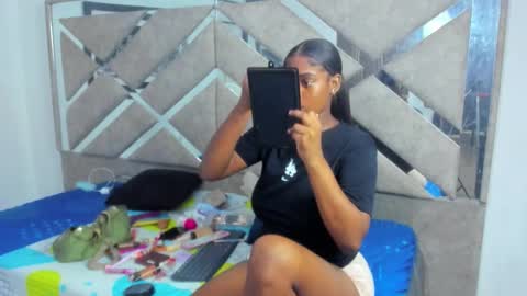 Eva And Emmanuel online show from 18, 12, 2025