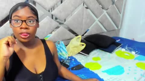 Eva And Emmanuel online show from 22, 5, 2026