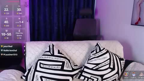 Snapshot of evee_e chatting on 8, 11, 2025 Evee online show from 8, 11, 2025