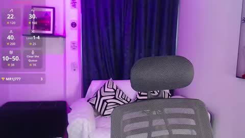 Snapshot of evee_e chatting on 3, 12, 2025 Evee online show from 3, 12, 2025