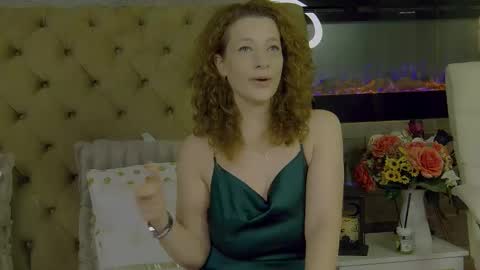 Snapshot of evehamilton chatting on 5, 12, 2025 EveHamilton online show from 5, 12, 2025