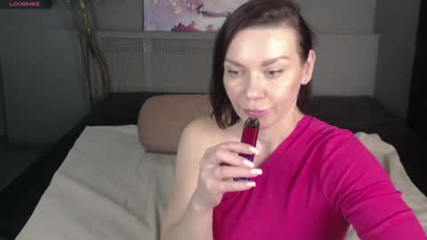 Snapshot of evelibston chatting on 4, 2, 2025 EveLibston online show from 4, 2, 2025