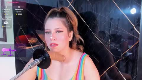 Snapshot of evelin_belen chatting on 18, 9, 2025 EVELIN online show from 18, 9, 2025