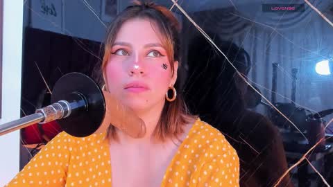 Snapshot of evelin_belen chatting on 10, 10, 2025 EVELIN online show from 10, 10, 2025