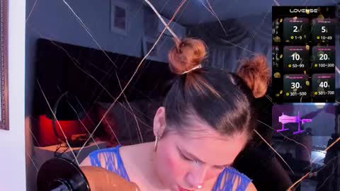 Snapshot of evelin_belen chatting on 30, 10, 2025 EVELIN online show from 30, 10, 2025
