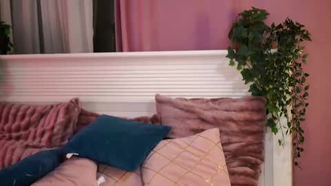 Evelyn online show from 10, 2, 2025