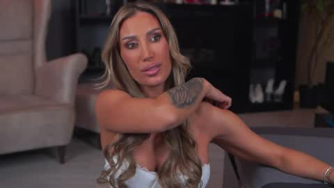 Evelyn online show from 7, 4, 2026