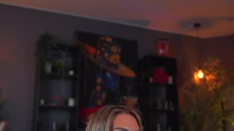 Evelyn online show from 17, 4, 2026