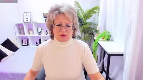 Snapshot of evelynblissful chatting on 4, 11, 2025 Evelyn online show from 4, 11, 2025