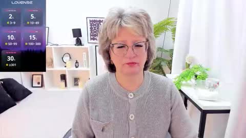 Snapshot of evelynblissful chatting on 17, 11, 2025 Evelyn online show from 17, 11, 2025