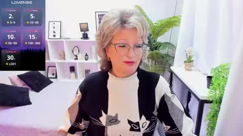 Snapshot of evelynblissful chatting on 2, 12, 2025 Evelyn online show from 2, 12, 2025