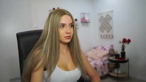 evelyncage_ online show from 12, 10, 2025