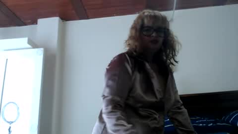 Evelyn Smith online show from 26, 7, 2026