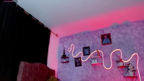 everlin__hot_ online show from 9, 3, 2026
