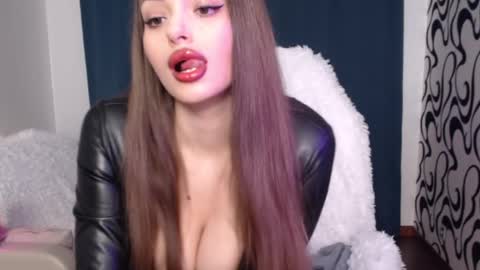 Snapshot of evianwayne chatting on 11, 3, 2025 Vanessa Evian online show from 11, 3, 2025
