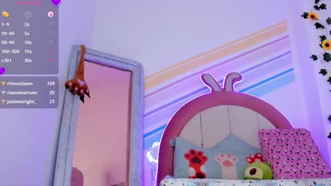 Snapshot of evie_clark_ chatting on 28, 12, 2024 My name is Evie nice to meet you really get to know me better private is open online show from 28, 12, 2024