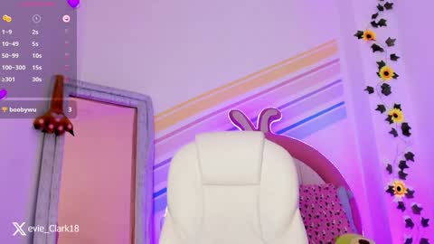 Snapshot of evie_clark_ chatting on 7, 1, 2025 My name is Evie nice to meet you really get to know me better private is open online show from 7, 1, 2025