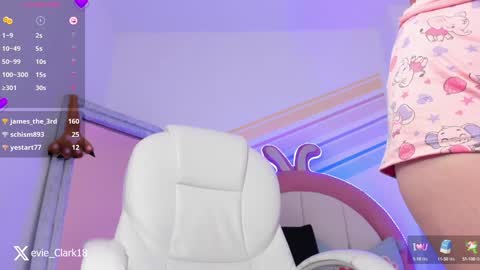 Snapshot of evie_clark_ chatting on 11, 1, 2025 My name is Evie nice to meet you really get to know me better private is open online show from 11, 1, 2025