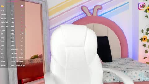 Snapshot of evie_clark_ chatting on 12, 2, 2025 My name is Evie nice to meet you really get to know me better private is open online show from 12, 2, 2025