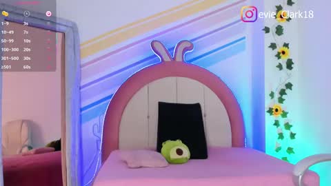 Snapshot of evie_clark_ chatting on 24, 2, 2025 My name is Evie nice to meet you really get to know me better private is open online show from 24, 2, 2025