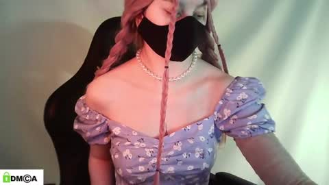 Renesme White Im here from Monday to Friday online show from 22, 6, 2026
