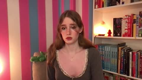 Snapshot of eviecam chatting on 19, 10, 2025 Evie3 online show from 19, 10, 2025