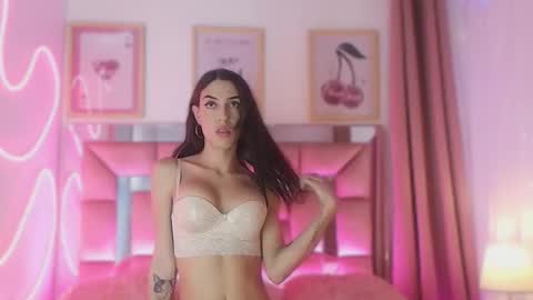 Snapshot of evil_annie chatting on 8, 11, 2025 Annie online show from 8, 11, 2025