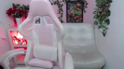 Snapshot of evil_stepmothers chatting on 8, 10, 2025 Pamela online show from 8, 10, 2025