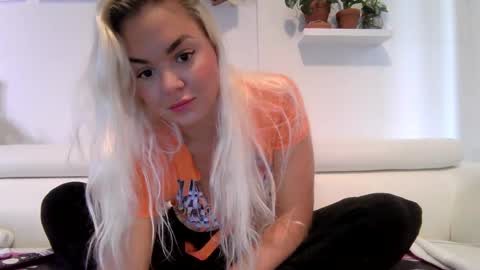 Snapshot of evillers1 chatting on 8, 10, 2025 Badblondebunny online show from 8, 10, 2025
