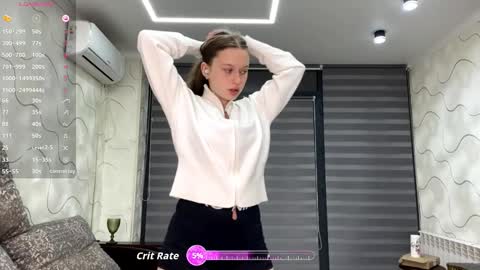 Snapshot of evonnesilvestre chatting on 14, 10, 2025 Eva online show from 14, 10, 2025