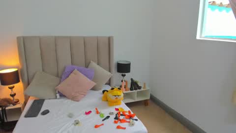 evvaa_moon online show from 4, 10, 2025