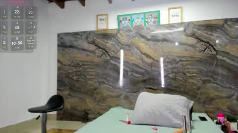 Snapshot of evy_connor chatting on 4, 12, 2025 evy_connor online show from 4, 12, 2025