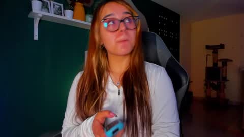 Snapshot of evy_orange1 chatting on 2, 7, 2026 EVY online show from 2, 7, 2026
